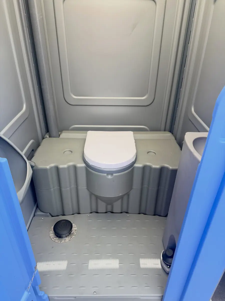 Wheelchair-accessible unit — PolyJohn Comfort XL · ground-level floor, 32" door